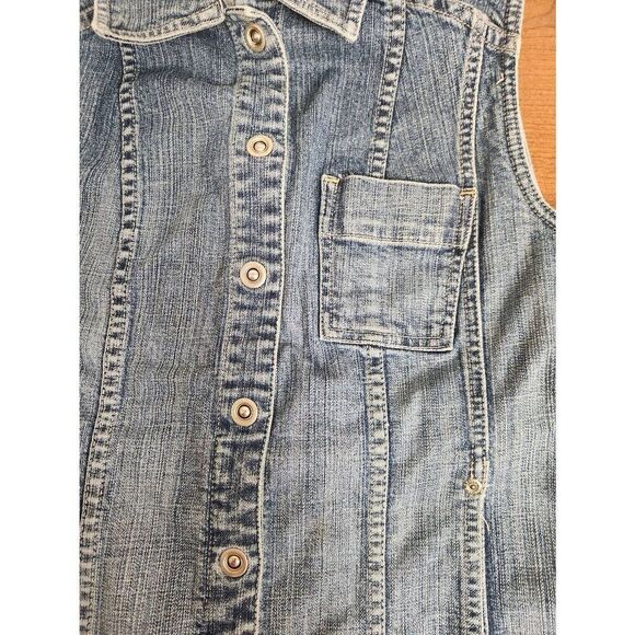 Chicos Platinum blue denim Vest,size 1 M/8 front snaps,side pockets - Picture 3 of 6